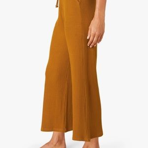 Beyond Yoga Free Flow Wide Leg Cropped Pants